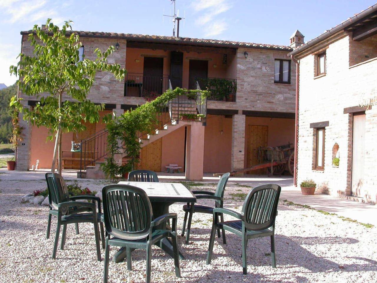 Antica Dimora Guest House Sarnano Bagian luar foto